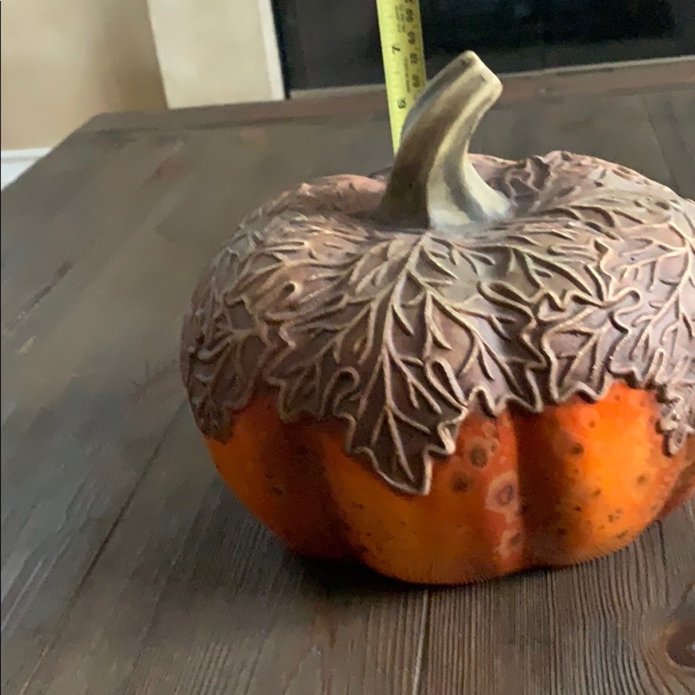 Beautiful ceramic Harvest Pumpkin. Like new! 🤎 - Picture 7 of 8